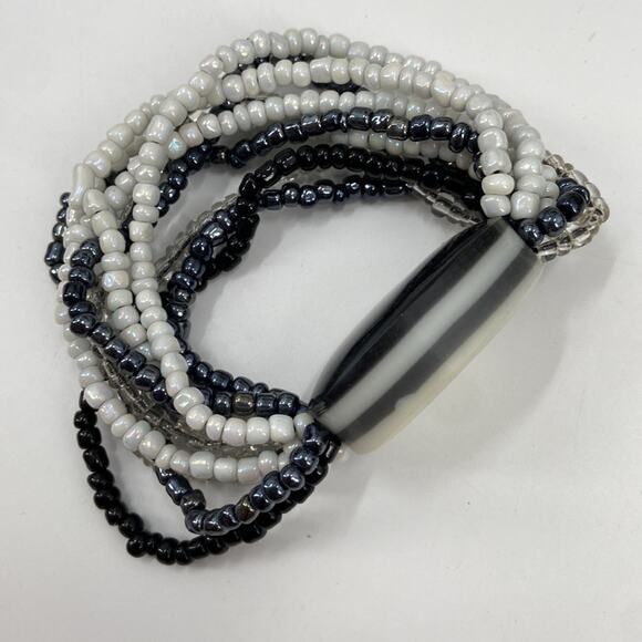 Black and white beaded multi strand stretchy bracelet - Picture 6 of 7